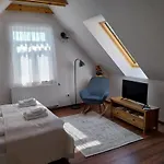 Papoula Vendeghaz - *